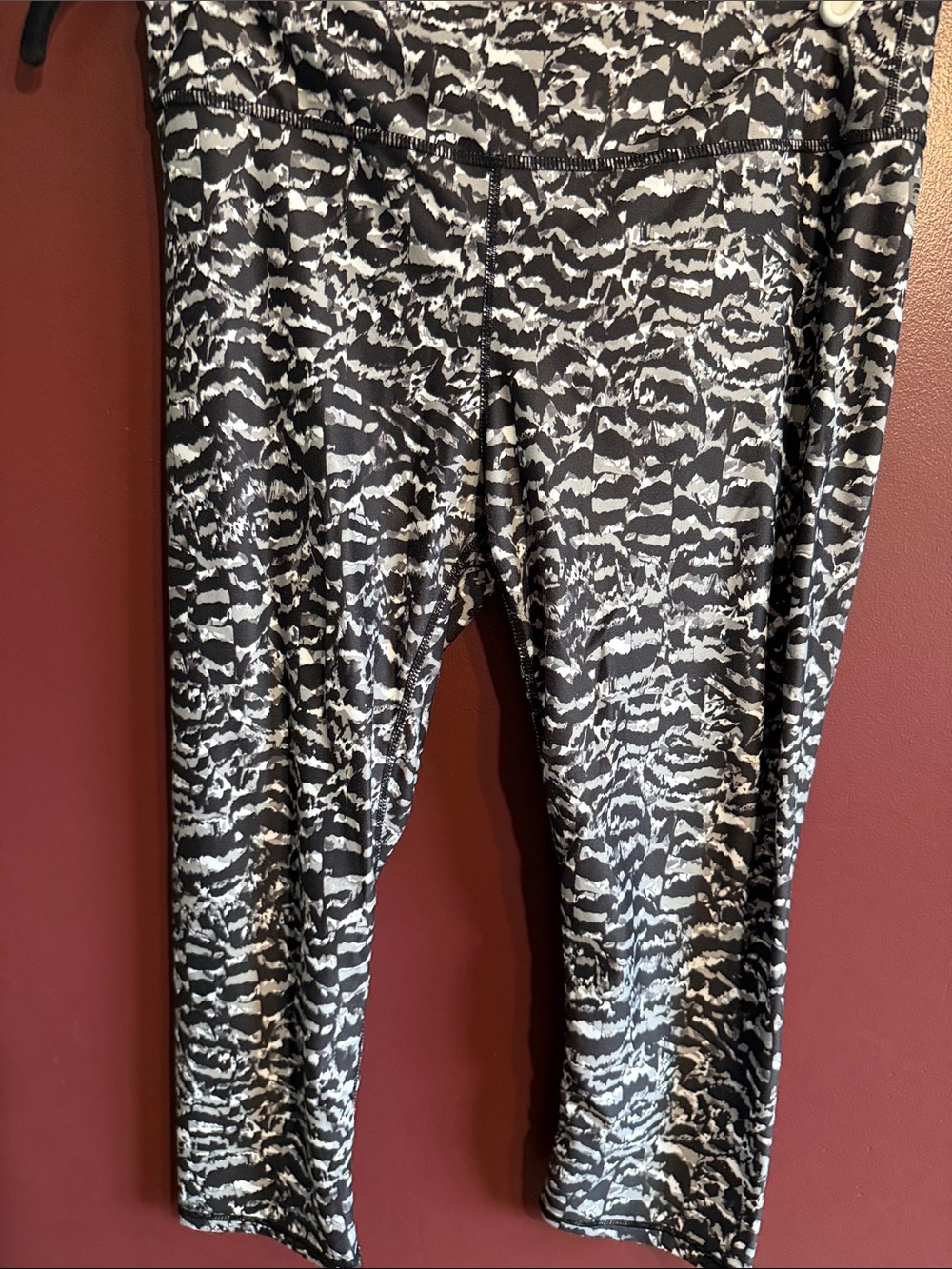 Fabletics Black & White Printed Capris